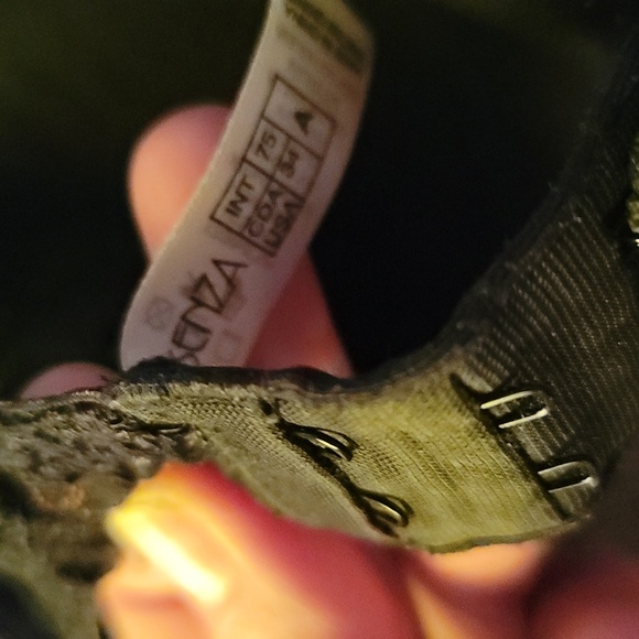 34 a la senza black satin/spandex bra with lace detailing - Picture 3 of 4